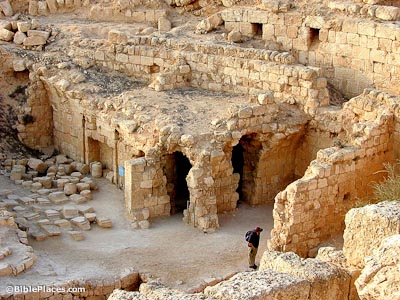 جبل و قلعة هيرودوس او الاسم الثاني جبل فريديس في فلسطين - صفحة 2 Herodium-bathhouse-caldarium,-tepidarium,-apodyterium,-tb010100246-bibleplaces