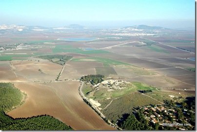 Megiddo and Jezreel Valley aerial from west, tb121704968